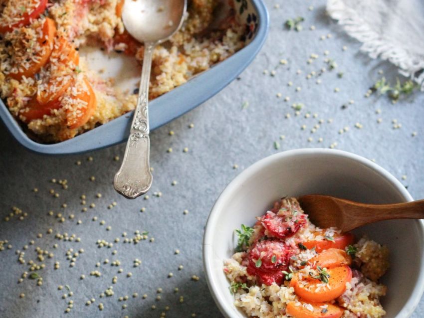 Warmer Hirse-Kokos-Auflauf mit Aprikosen und Erdbeeren | Vegane ...