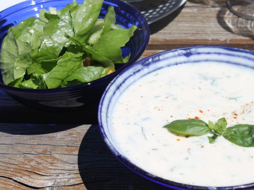 Joghurt-Schnittlauch-Knoblauch-Sauce | Vegane Gesellschaft Österreich