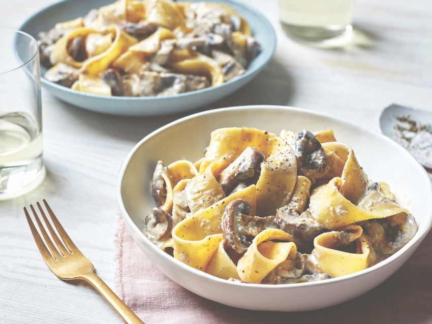 Pappardelle mit Pilzen in cremiger Weißweinsauce | Vegane Gesellschaft ...