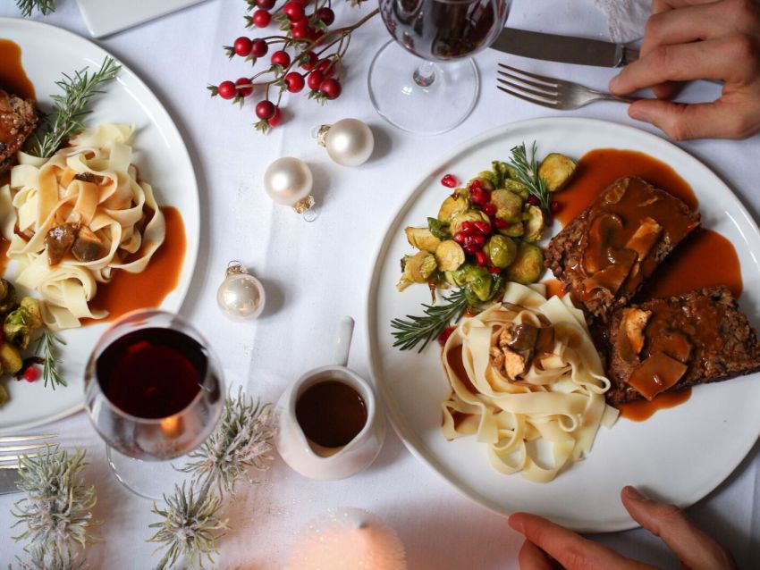 Maronen-Nussbraten mit Steinpilzsoße | Vegane Gesellschaft Österreich