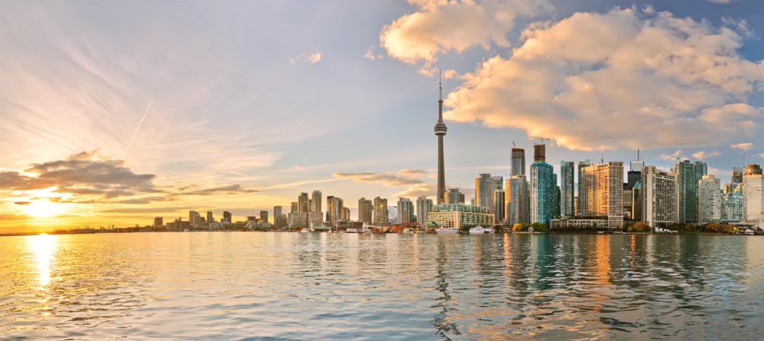 Skyline von Toronto, der Hauptstadt Ontarios Skyline von Toronto bei Sonnenuntergang